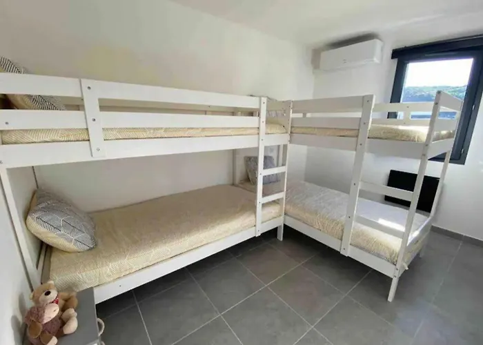 Nyaraló Modern Sampzon