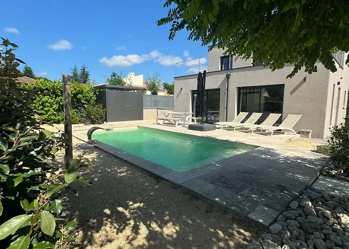 Modern Nyaraló Sampzon