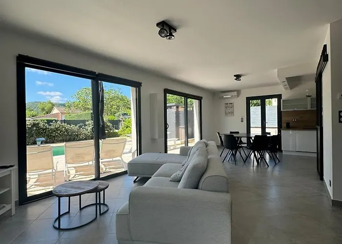 Nyaraló Modern *